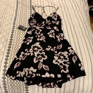 Floral Mini Dress - Open Back - Brand new w tags